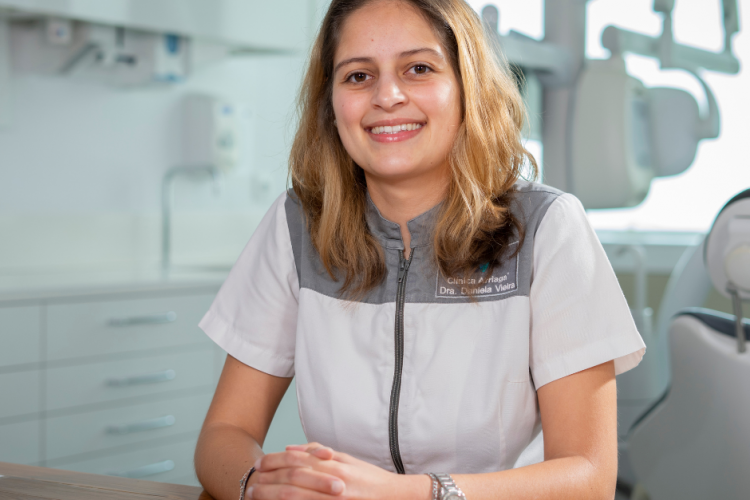 THE IMPORTANCE OF REPLACING LOST TEETH - The most recommended option for the rehabilitation or replacement of lost teeth is dental implants.
