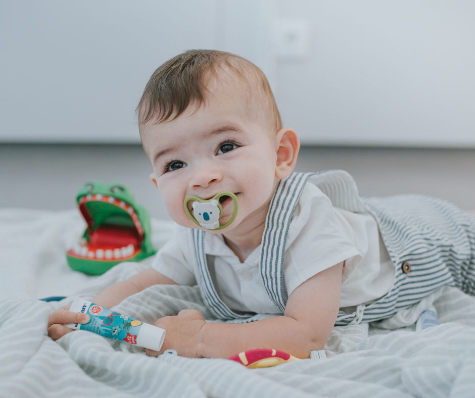 Hábitos de sucção não nutritivos: chupeta e sucção dos dedos - O hábito de chuchar o polegar pode aparecer logo nas primeiras semanas de vida dos bebés (mesmo ainda dentro da barriga da mãe).